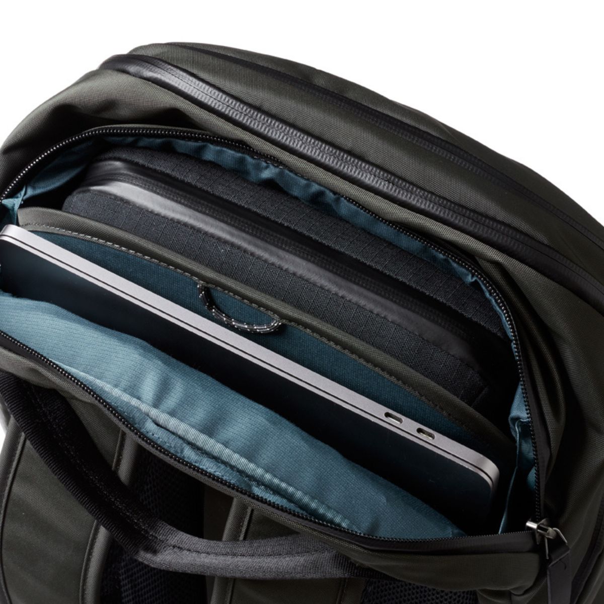 Bellroy Transit Workpack Pro 28L laptop compartment