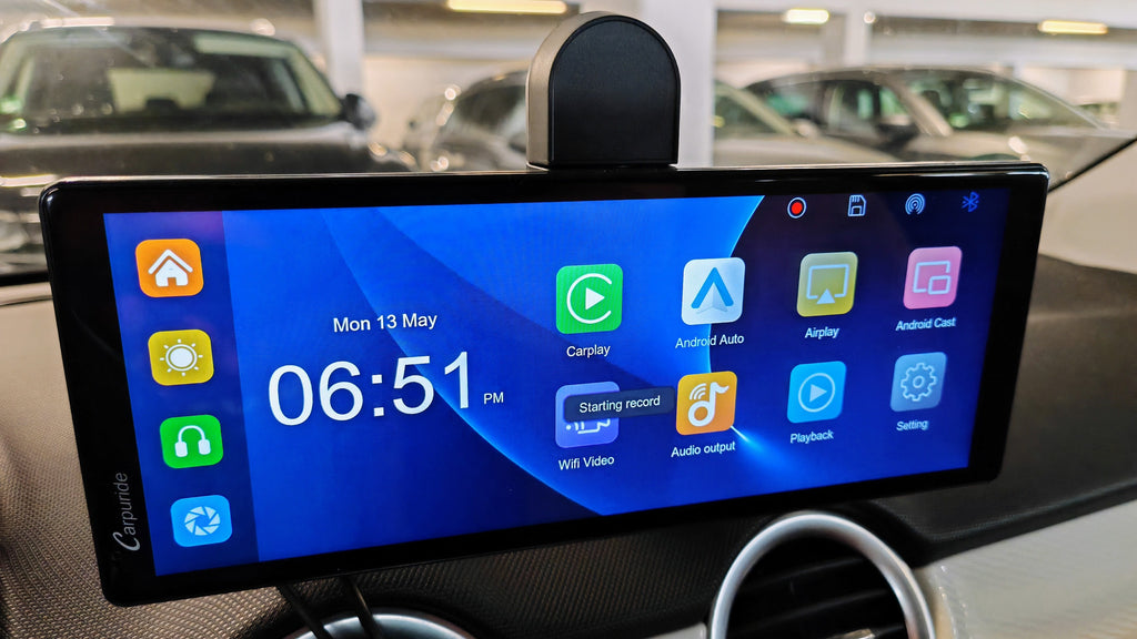 Carpuride W903 installed on vehicle dashboard