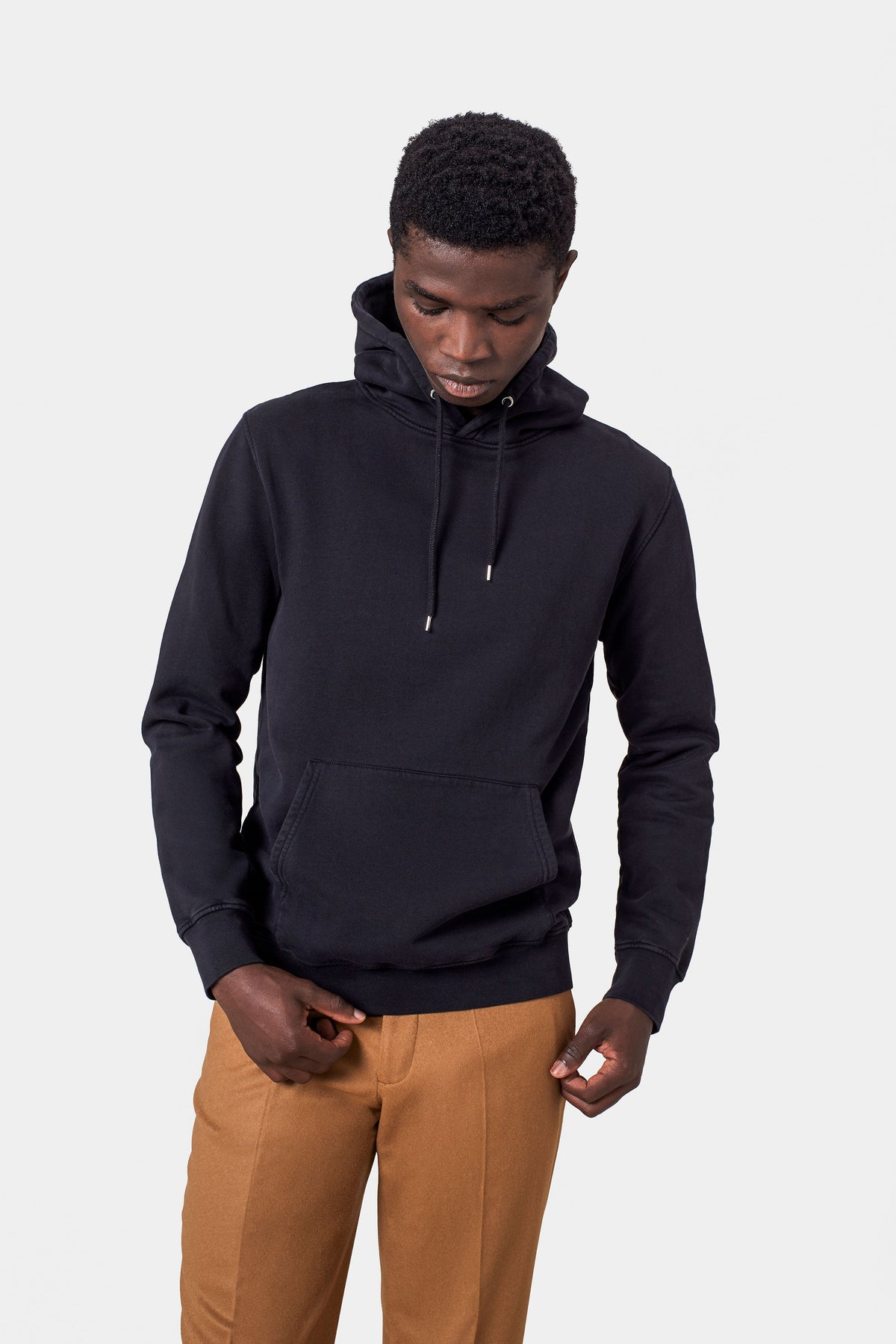 Colorful Standard Classic Organic Hood Deep Black model view