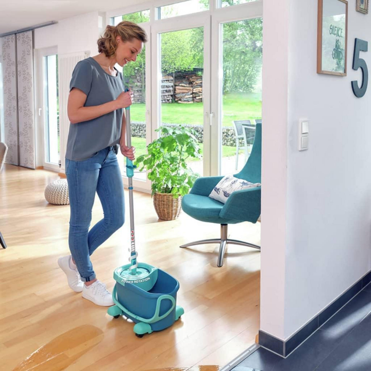 Leifheit CLEAN TWIST Mobile Disc Mop Ergo in use