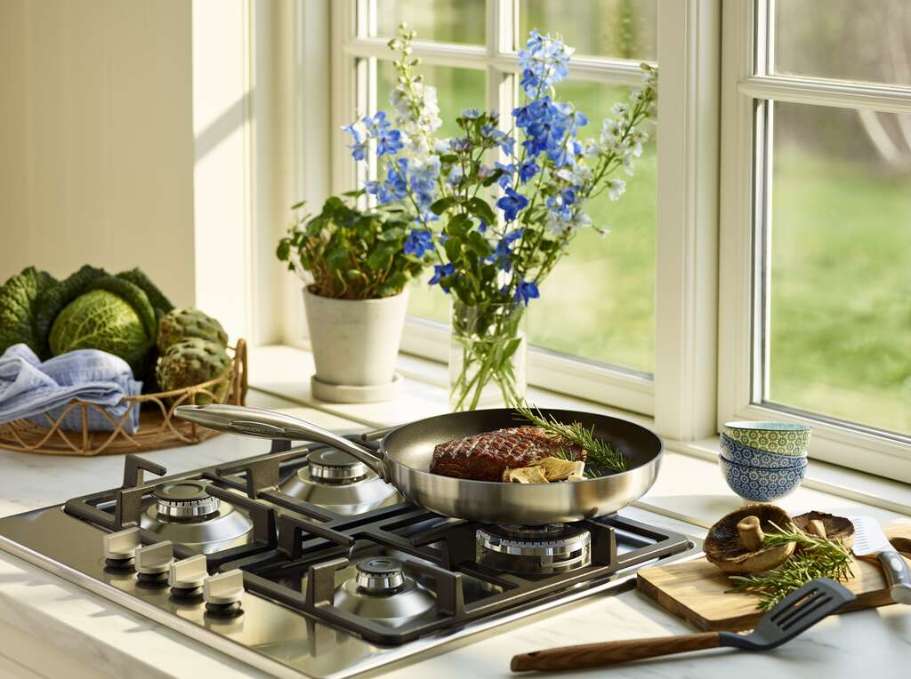 SCANPAN CTX 28 cm frying pan in use