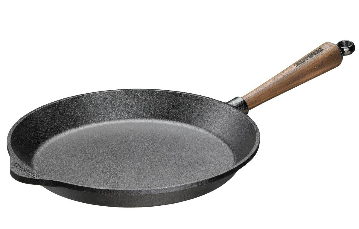Skeppshult Walnut cast iron frying pan handle detail