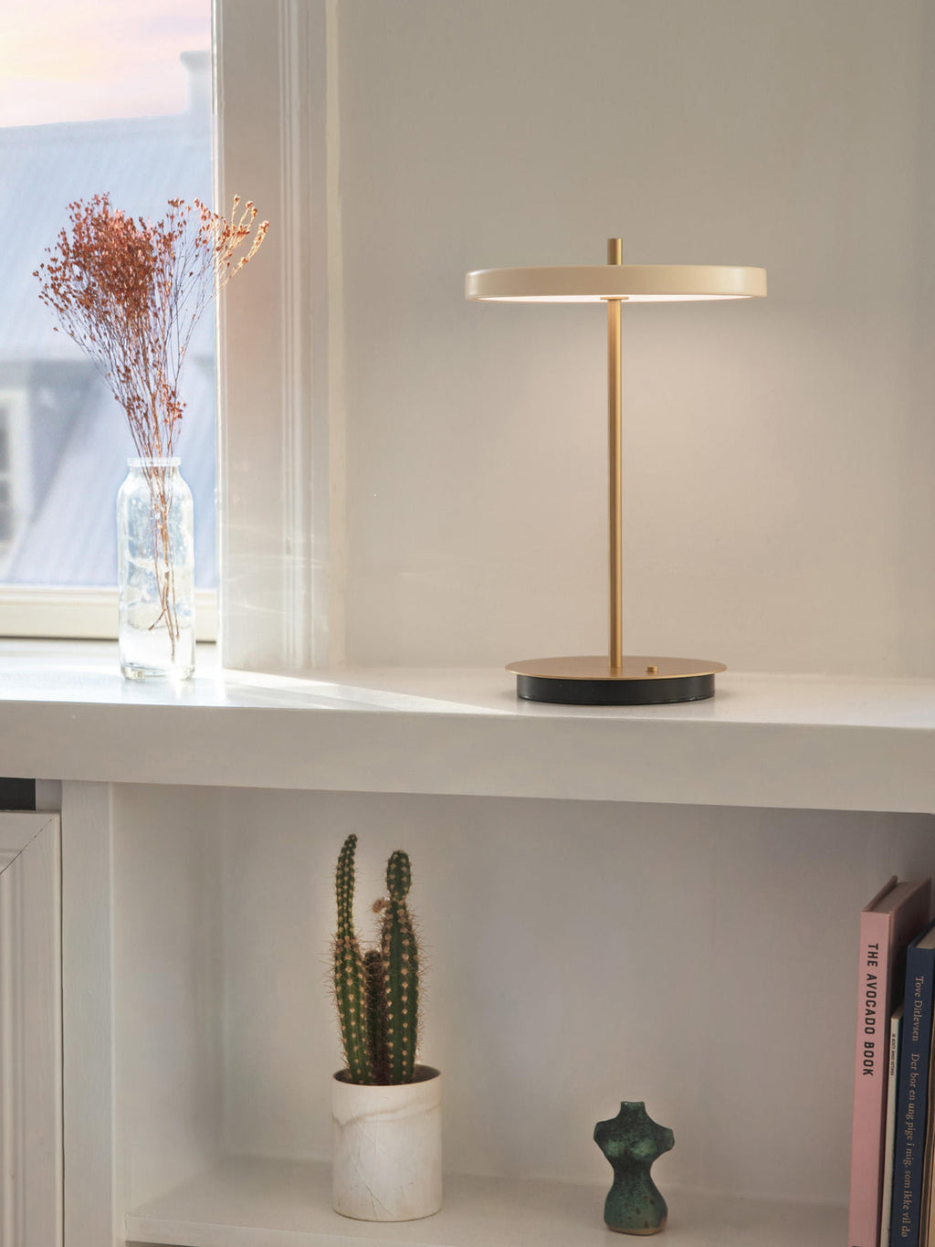 UMAGE Asteria Move portable lamp lifestyle